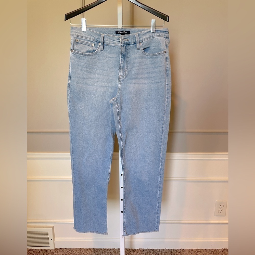 Calvin Klein women's light wash sz 10 raw hem ankle denim jeans high rise